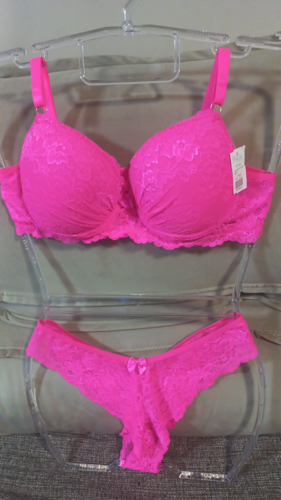 Conjunto Lingerie Todo em Renda com Bojo e Calcinha Tanga