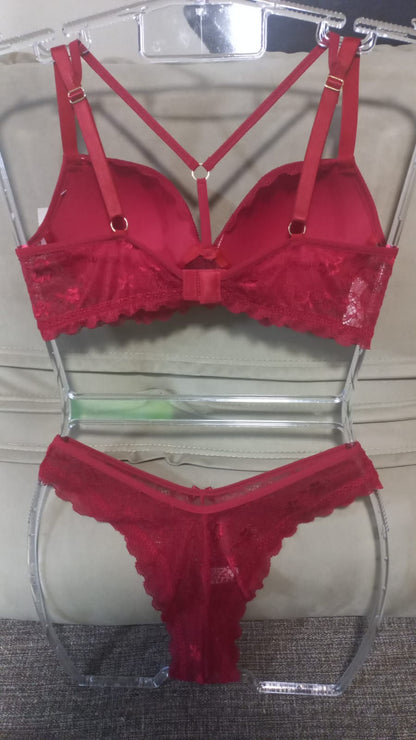 Conjunto Lingerie Strip com Bojo e Alças Cruzadas - detalhe
