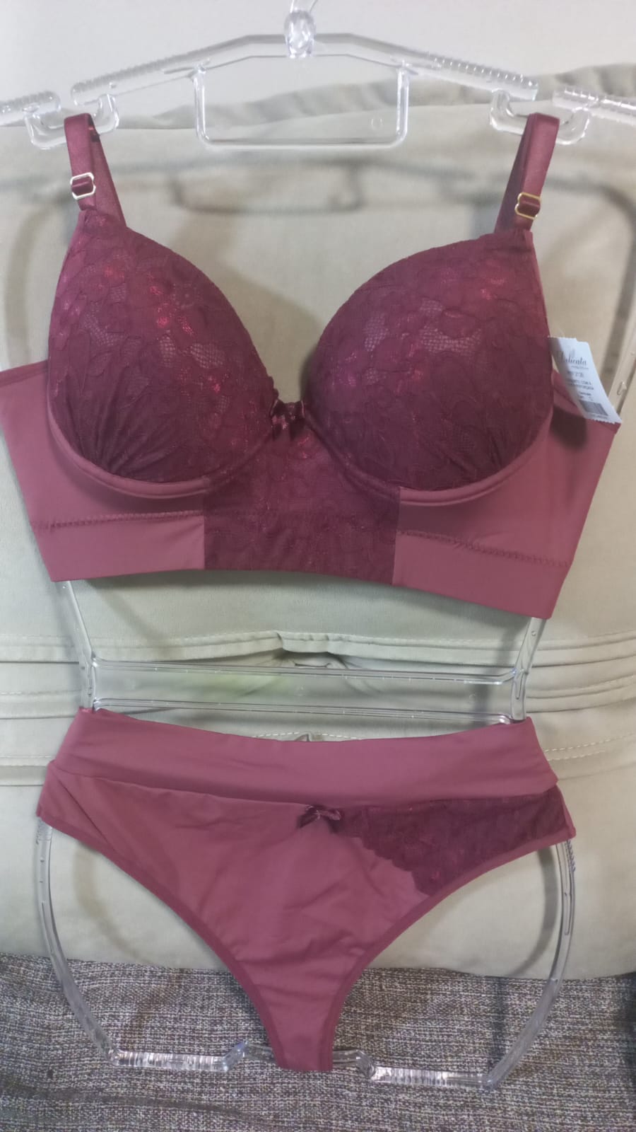 Conjunto Lingerie com Cinta Reforçada e Bojo em Renda - frente