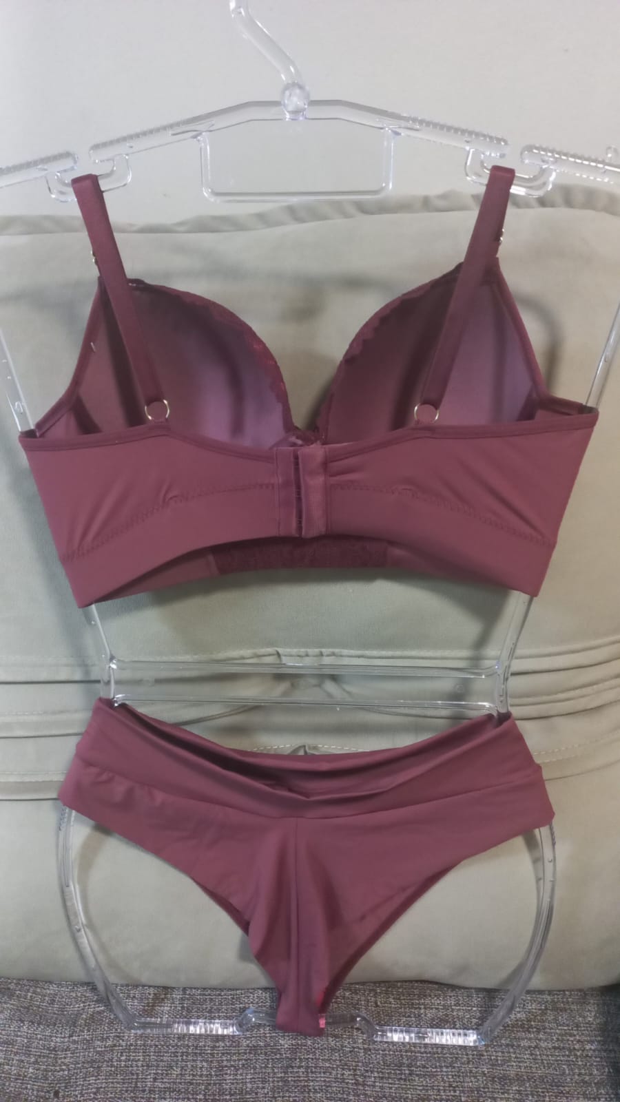 Conjunto Lingerie com Cinta Reforçada e Bojo em Renda - costas