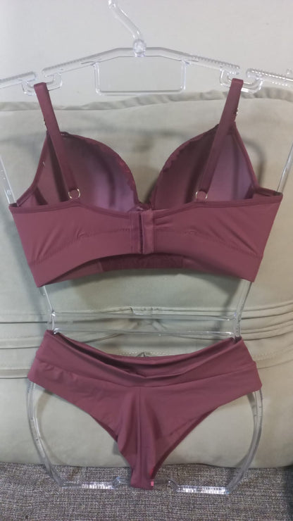 Conjunto Lingerie com Cinta Reforçada e Bojo em Renda - costas